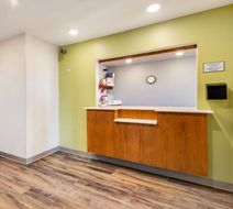 Econo Lodge Burlington Lobby