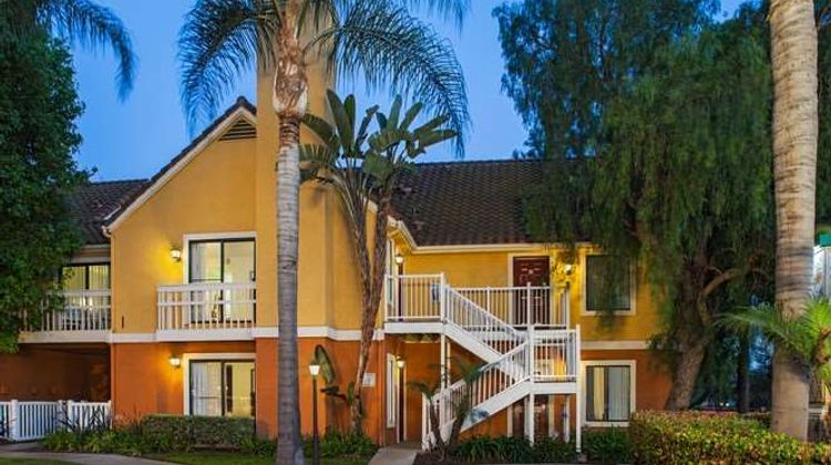 Clementine Hotel & Suites Exterior