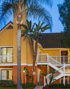 Clementine Hotel & Suites