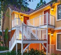 Clementine Hotel & Suites Exterior
