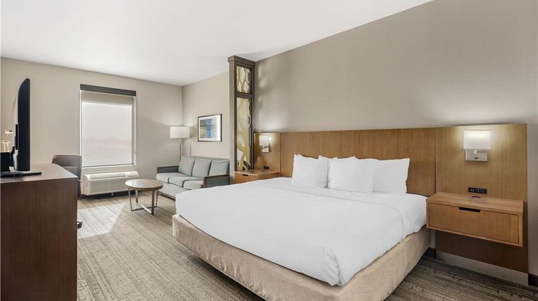 <b>Best Western Green Oaks Inn Room</b>. Images powered by <a href="https://iceportal.shijigroup.com/" title="IcePortal" target="_blank">IcePortal</a>.