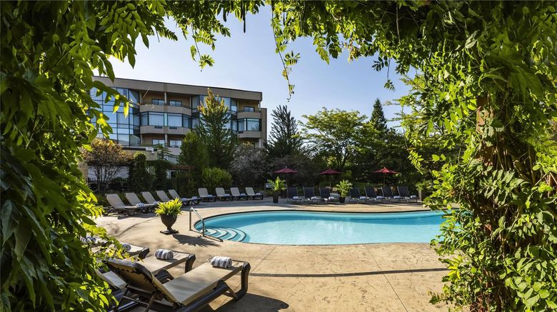 <b>Georgian Bay Hotel & Conference Centre Pool</b>. Images powered by <a href="https://iceportal.shijigroup.com/" title="IcePortal" target="_blank">IcePortal</a>.