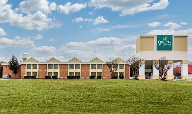 Quality Inn & Suites Exterior