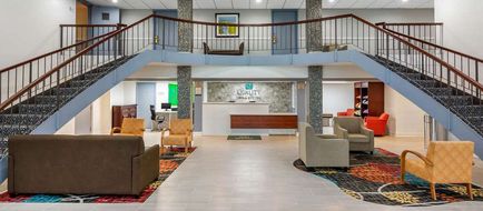 Quality Inn & Suites Lobby