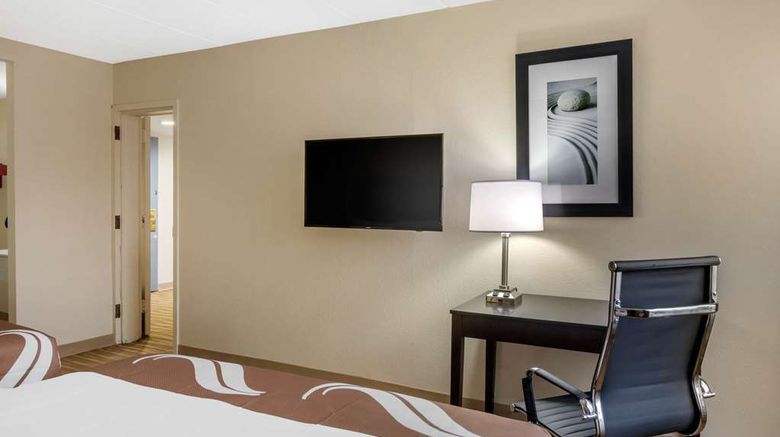 <b>Quality Inn & Suites Suite</b>. Images powered by <a href="https://iceportal.shijigroup.com/" title="IcePortal" target="_blank">IcePortal</a>.