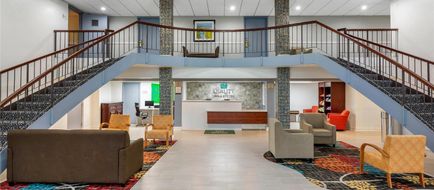 Quality Inn & Suites Lobby
