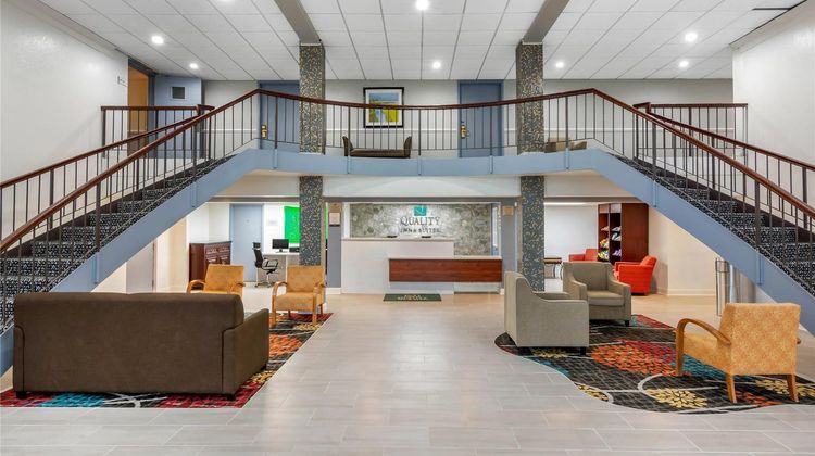 Quality Inn & Suites Lobby