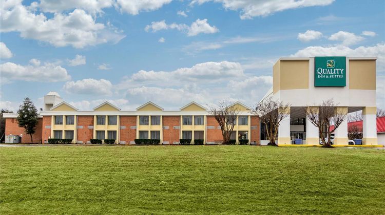 Quality Inn & Suites Exterior
