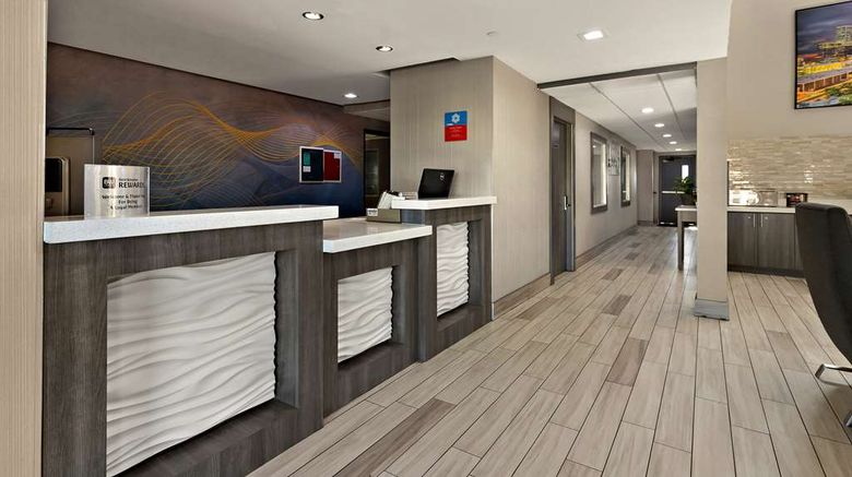 <b>SureStay Plus by Best Western Tulsa East Lobby</b>. Images powered by <a href="https://iceportal.shijigroup.com/" title="IcePortal" target="_blank">IcePortal</a>.