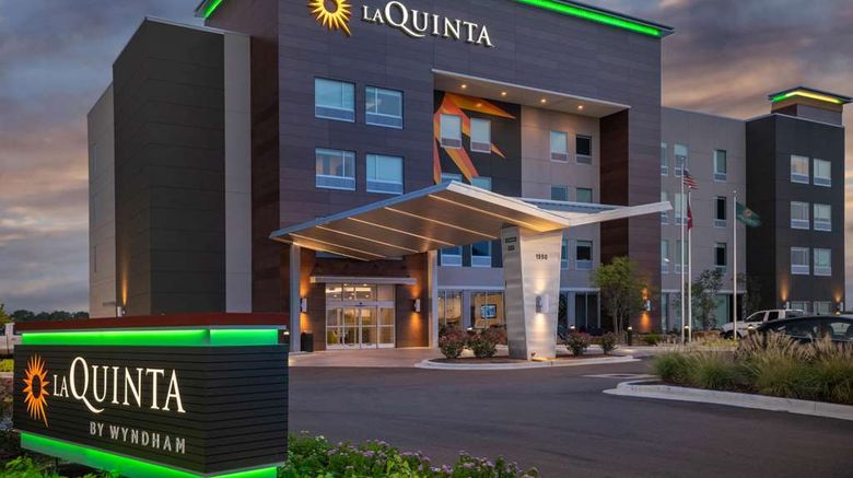 <b>La Quinta Inn & Suites West Memphis Exterior</b>. Images powered by <a href="https://iceportal.shijigroup.com/" title="IcePortal" target="_blank">IcePortal</a>.