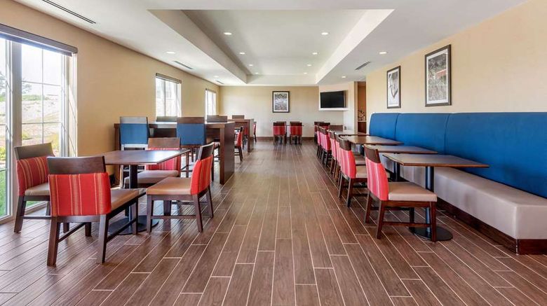 <b>Comfort Inn & Suites Napanee Restaurant</b>. Images powered by <a href="https://iceportal.shijigroup.com/" title="IcePortal" target="_blank">IcePortal</a>.