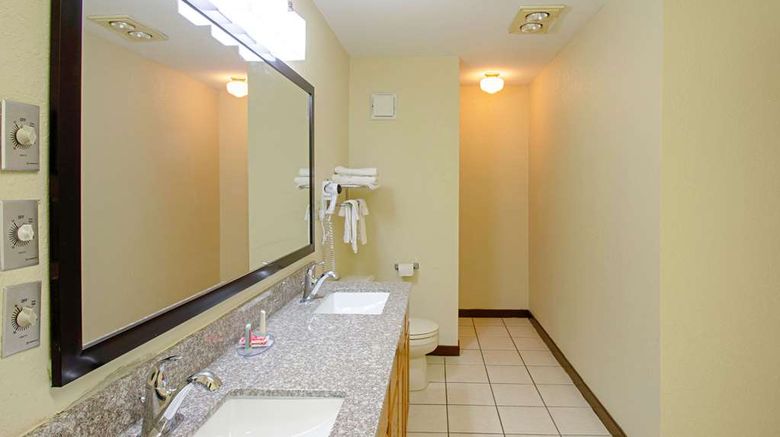 <b>Econo Lodge Inn & Suites Wisconsin Dells Room</b>. Images powered by <a href="https://iceportal.shijigroup.com/" title="IcePortal" target="_blank">IcePortal</a>.