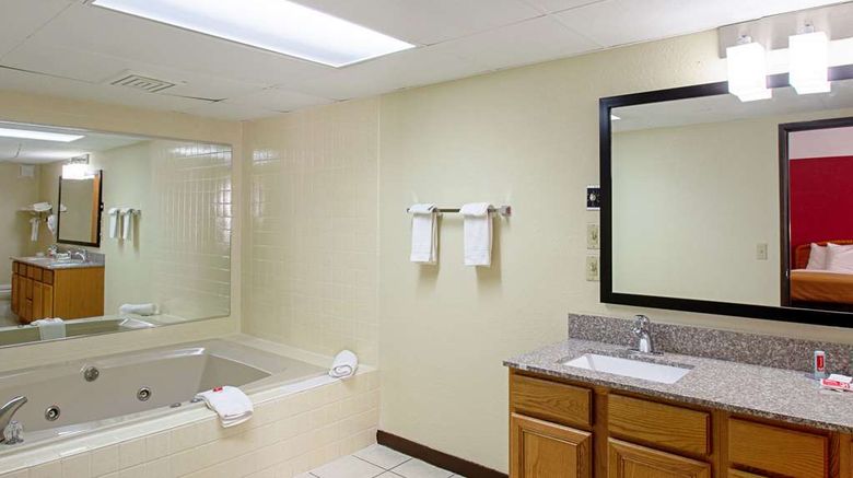 <b>Econo Lodge Inn & Suites Wisconsin Dells Room</b>. Images powered by <a href="https://iceportal.shijigroup.com/" title="IcePortal" target="_blank">IcePortal</a>.