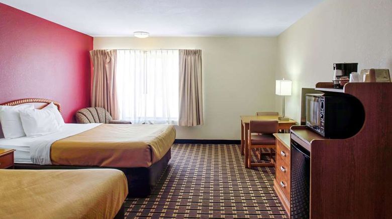 <b>Econo Lodge Inn & Suites Wisconsin Dells Suite</b>. Images powered by <a href="https://iceportal.shijigroup.com/" title="IcePortal" target="_blank">IcePortal</a>.