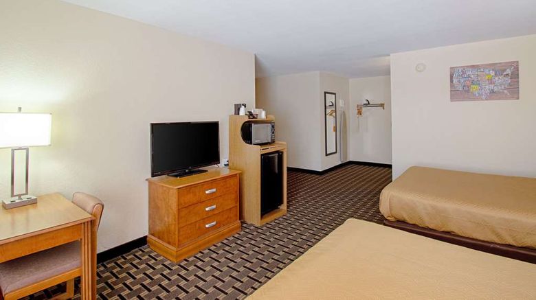 <b>Econo Lodge Inn & Suites Wisconsin Dells Suite</b>. Images powered by <a href="https://iceportal.shijigroup.com/" title="IcePortal" target="_blank">IcePortal</a>.