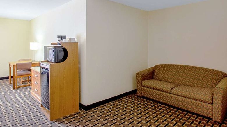 <b>Econo Lodge Inn & Suites Wisconsin Dells Suite</b>. Images powered by <a href="https://iceportal.shijigroup.com/" title="IcePortal" target="_blank">IcePortal</a>.