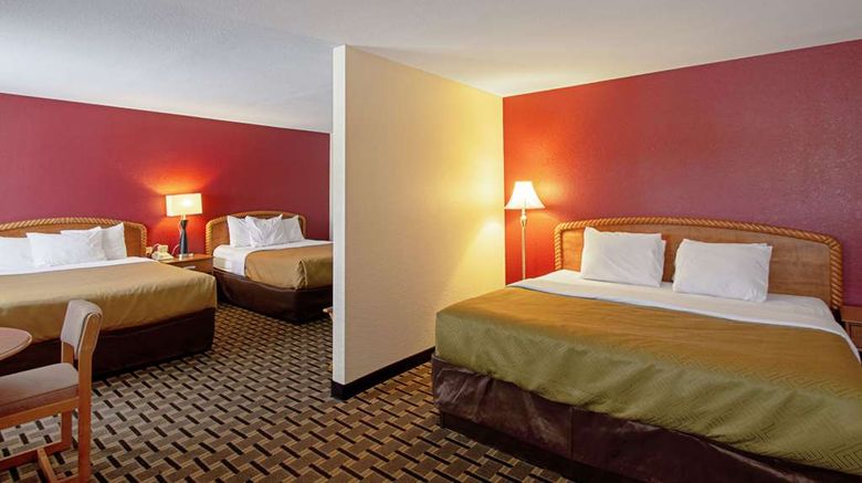<b>Econo Lodge Inn & Suites Wisconsin Dells Suite</b>. Images powered by <a href="https://iceportal.shijigroup.com/" title="IcePortal" target="_blank">IcePortal</a>.