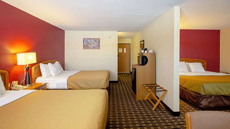 <b>Econo Lodge Inn & Suites Wisconsin Dells Suite</b>. Images powered by <a href="https://iceportal.shijigroup.com/" title="IcePortal" target="_blank">IcePortal</a>.