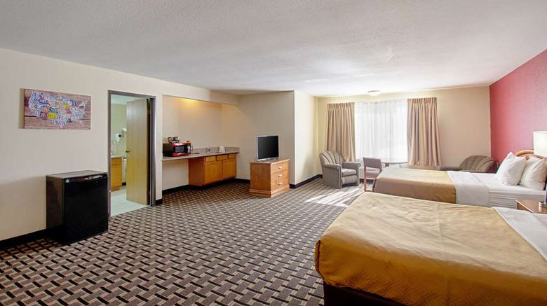 <b>Econo Lodge Inn & Suites Wisconsin Dells Suite</b>. Images powered by <a href="https://iceportal.shijigroup.com/" title="IcePortal" target="_blank">IcePortal</a>.