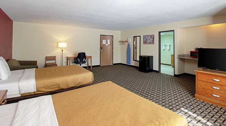<b>Econo Lodge Inn & Suites Wisconsin Dells Suite</b>. Images powered by <a href="https://iceportal.shijigroup.com/" title="IcePortal" target="_blank">IcePortal</a>.