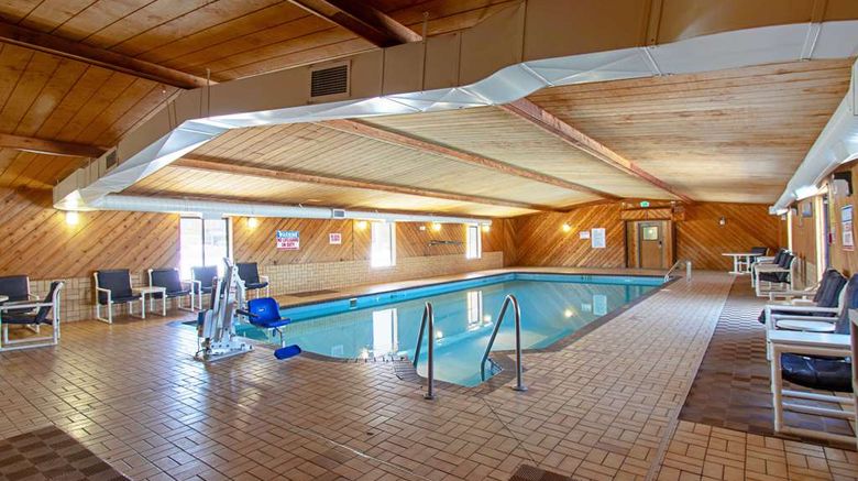 <b>Econo Lodge Inn & Suites Wisconsin Dells Pool</b>. Images powered by <a href="https://iceportal.shijigroup.com/" title="IcePortal" target="_blank">IcePortal</a>.