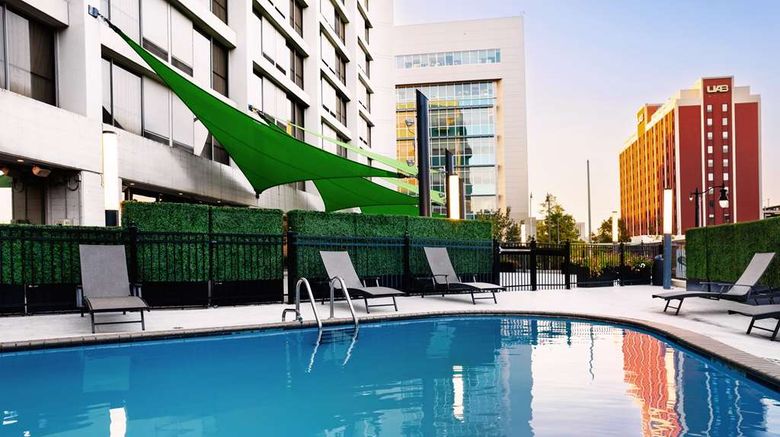 <b>Hilton Birmingham at UAB Pool</b>. Images powered by <a href="https://iceportal.shijigroup.com/" title="IcePortal" target="_blank">IcePortal</a>.