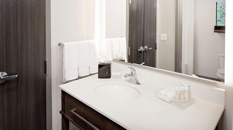 <b>Homewood Suites by Hilton Ronkonkoma Room</b>. Images powered by <a href="https://iceportal.shijigroup.com/" title="IcePortal" target="_blank">IcePortal</a>.