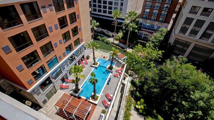 Hampton Inn & Suites Riverwalk Pool