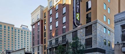 Hampton Inn & Suites Riverwalk Exterior