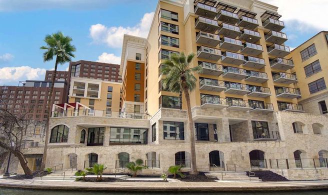 Hampton Inn & Suites Riverwalk Exterior