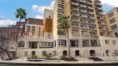 Hampton Inn & Suites Riverwalk