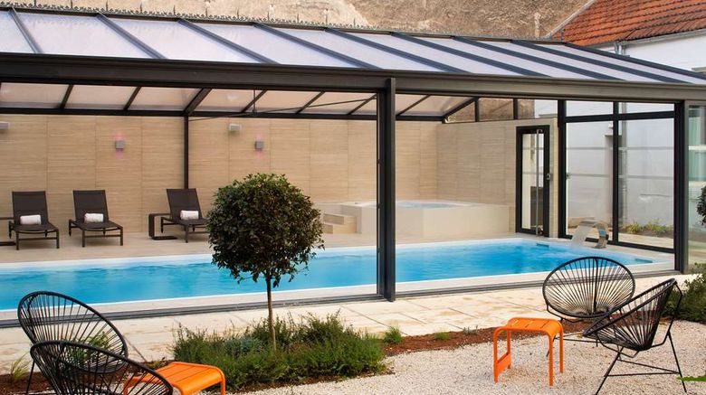 <b>Hotel Oceania Le Jura Dijon Pool</b>. Images powered by <a href="https://iceportal.shijigroup.com/" title="IcePortal" target="_blank">IcePortal</a>.