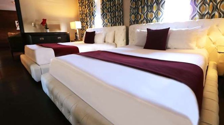 <b>Metropole Hotel Room</b>. Images powered by <a href="https://iceportal.shijigroup.com/" title="IcePortal" target="_blank">IcePortal</a>.