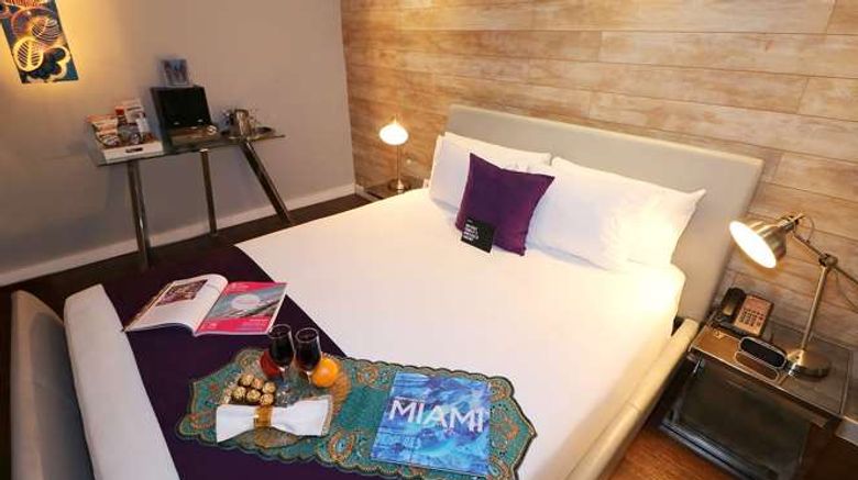 <b>Shelley Hotel Room</b>. Images powered by <a href="https://iceportal.shijigroup.com/" title="IcePortal" target="_blank">IcePortal</a>.