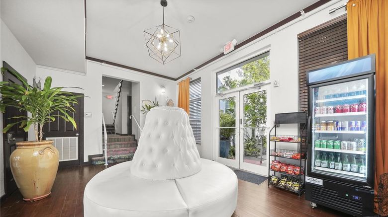 <b>Tradewinds Apartment Hotel Lobby</b>. Images powered by <a href="https://iceportal.shijigroup.com/" title="IcePortal" target="_blank">IcePortal</a>.