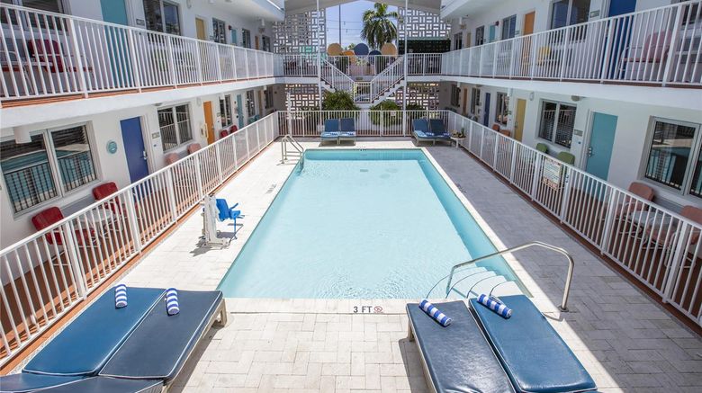 <b>Waterside Hotel & Suites Pool</b>. Images powered by <a href="https://iceportal.shijigroup.com/" title="IcePortal" target="_blank">IcePortal</a>.