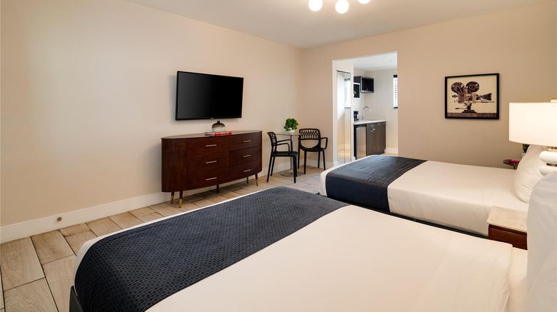 <b>Waterside Hotel & Suites Suite</b>. Images powered by <a href="https://iceportal.shijigroup.com/" title="IcePortal" target="_blank">IcePortal</a>.