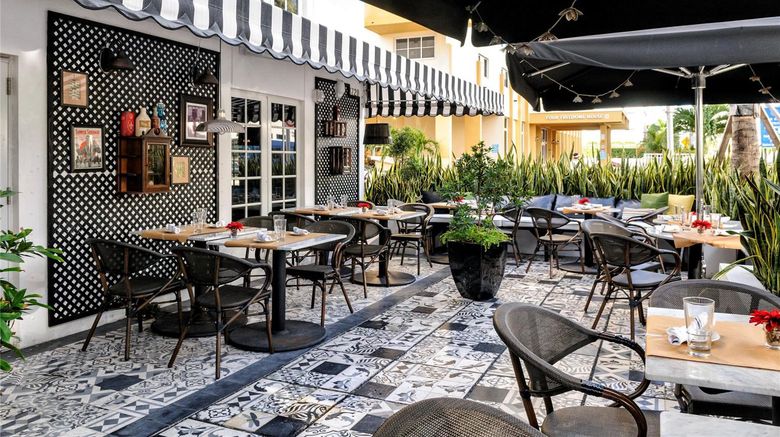 <b>Hotel Croydon Miami Beach Restaurant</b>. Images powered by <a href="https://iceportal.shijigroup.com/" title="IcePortal" target="_blank">IcePortal</a>.