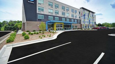 Tru by Hilton Grand Rapids Airport