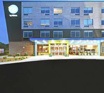 Tru by Hilton Grand Rapids Airport Exterior