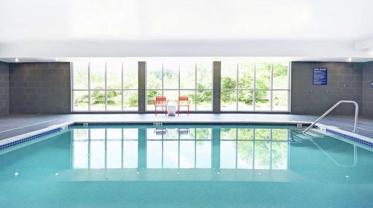 Tru by Hilton Grand Rapids Airport Pool