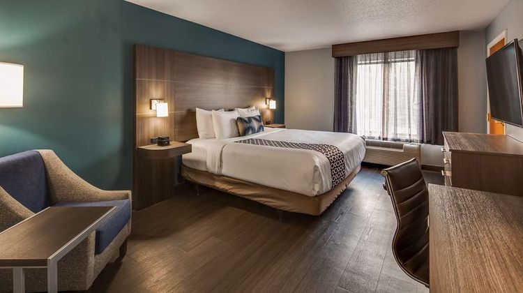 Best Western Plus Champaign/Urbana Inn Room