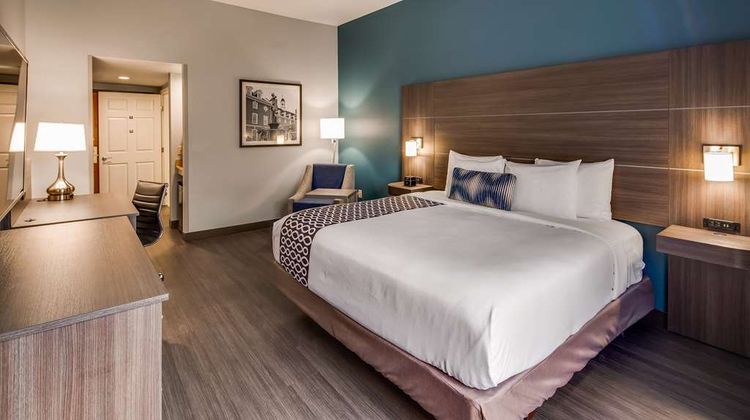Best Western Plus Champaign/Urbana Inn Room