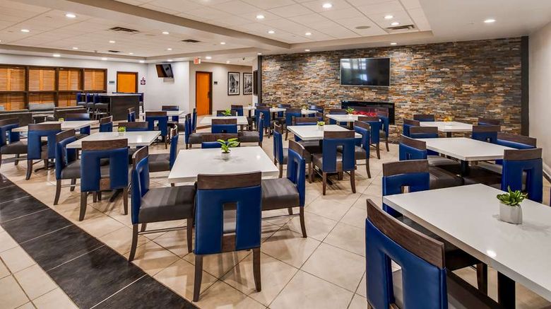 <b>Best Western Plus Champaign/Urbana Inn Restaurant</b>. Images powered by <a href="https://iceportal.shijigroup.com/" title="IcePortal" target="_blank">IcePortal</a>.