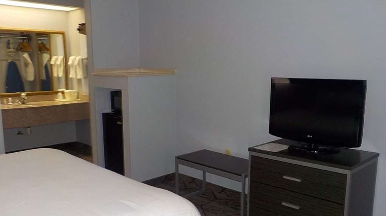 <b>SureStay Plus Hotel by BW Warner Robins Room</b>. Images powered by <a href="https://iceportal.shijigroup.com/" title="IcePortal" target="_blank">IcePortal</a>.