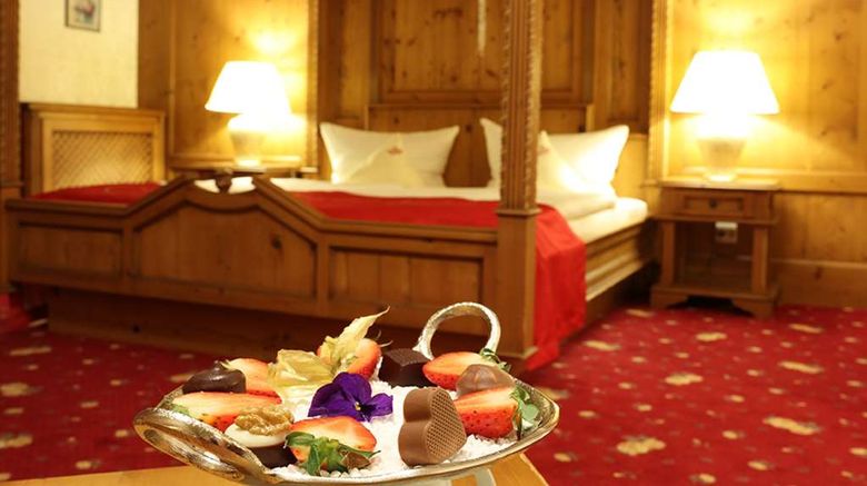<b>Lakeside Burghotel Suite</b>. Images powered by <a href="https://iceportal.shijigroup.com/" title="IcePortal" target="_blank">IcePortal</a>.