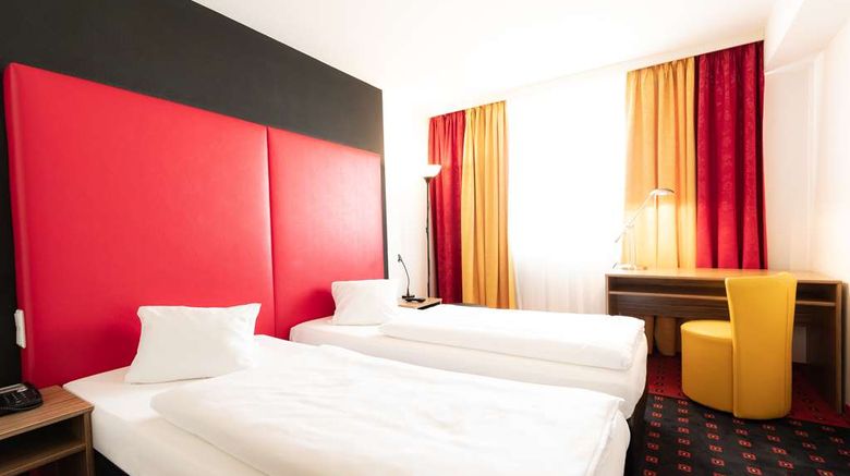 <b>Senator Hotel Room</b>. Images powered by <a href="https://iceportal.shijigroup.com/" title="IcePortal" target="_blank">IcePortal</a>.