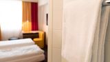 <b>Senator Hotel Room</b>. Images powered by <a href="https://iceportal.shijigroup.com/" title="IcePortal" target="_blank">IcePortal</a>.
