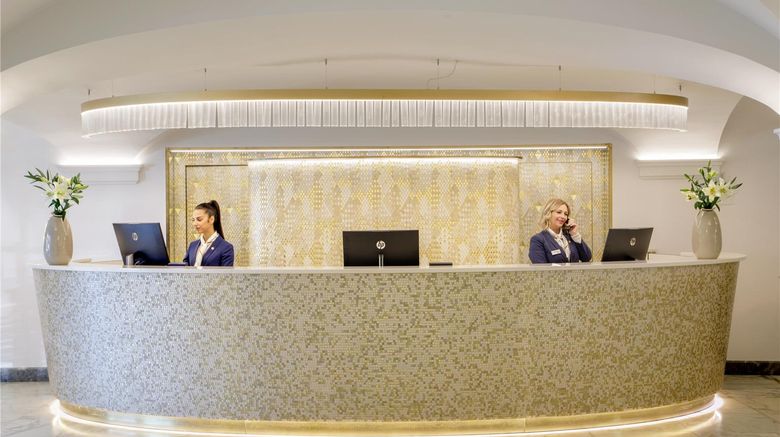 <b>Hotel Shangri-La Roma Lobby</b>. Images powered by <a href="https://iceportal.shijigroup.com/" title="IcePortal" target="_blank">IcePortal</a>.