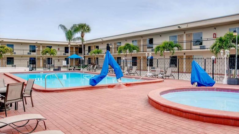 <b>Super 8 by Wyndham St. Petersburg Pool</b>. Images powered by <a href="https://iceportal.shijigroup.com/" title="IcePortal" target="_blank">IcePortal</a>.